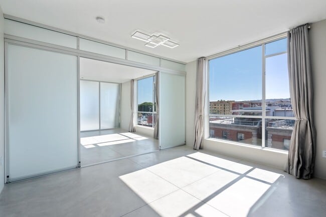 Photo - 285 W 6th St Unidad 518