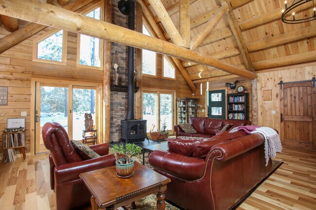 Photo - 320 Lakeshore Dr