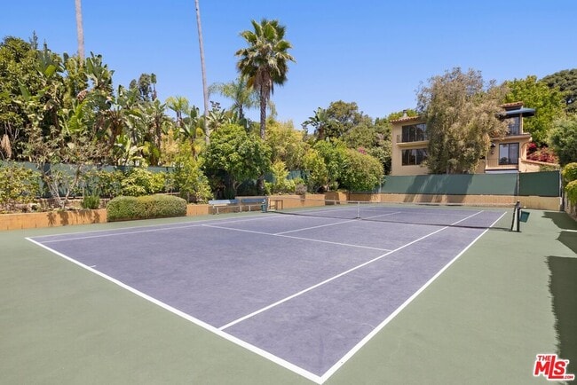 Building Photo - 1121 La Collina Dr