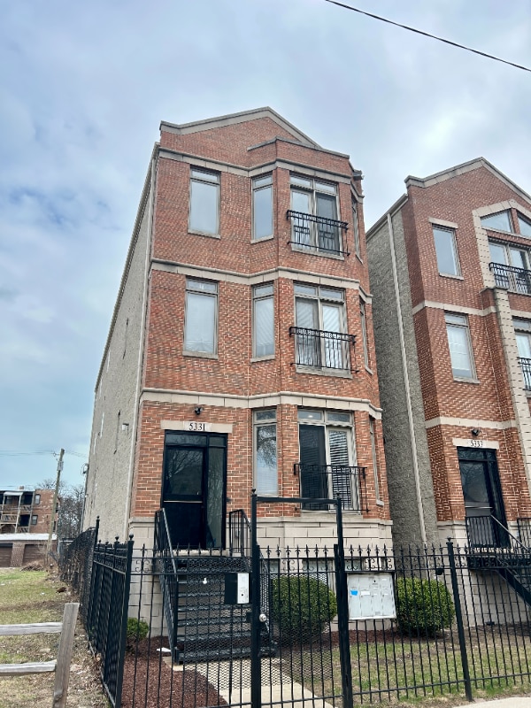 Building Photo - 5331 S Calumet Ave Rental