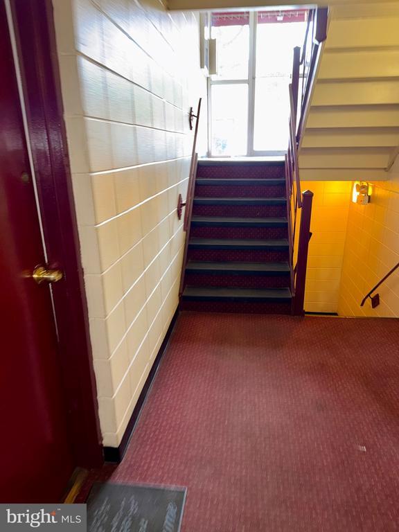 Building Photo - 5215 Newton St Unit 104