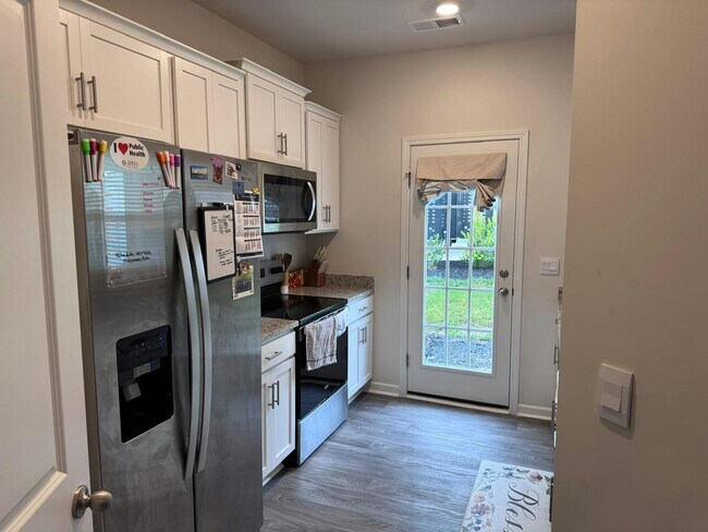 Photo - 285 Moyer Dr