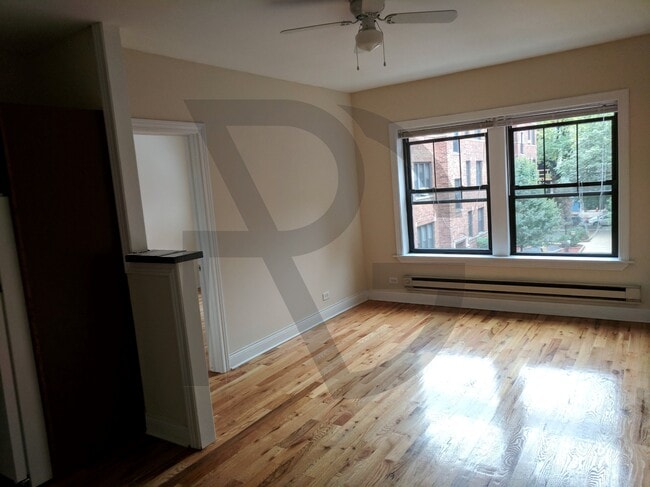 Building Photo - 630 W Cornelia Ave