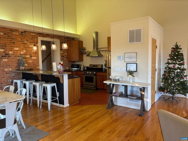 Photo - 5305 Hoover Rd