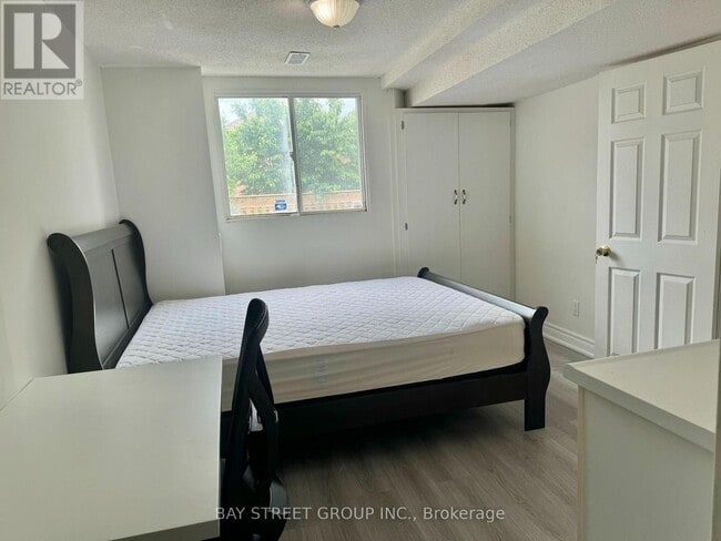 Photo - 8 Queensgate Ct