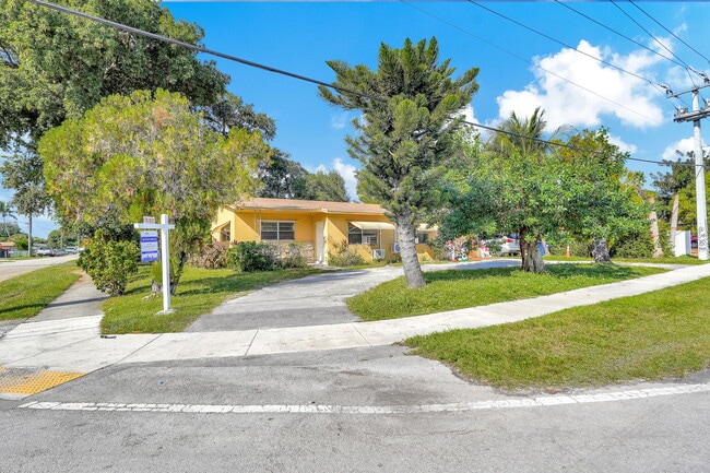 Building Photo - 14600 NE 14th Ave Unit 2