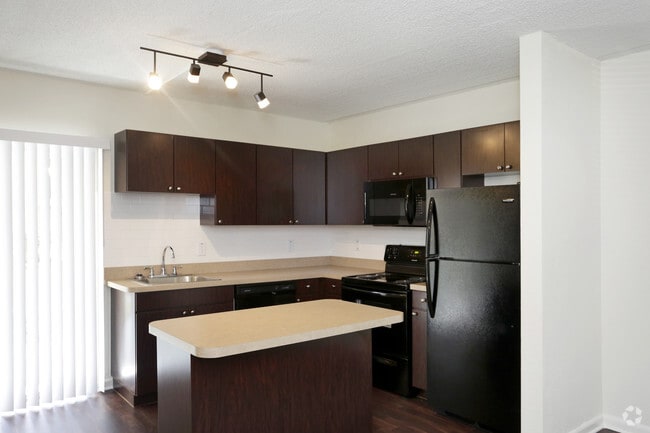 1BD/1BA - 850 SqFt (Kitchen)