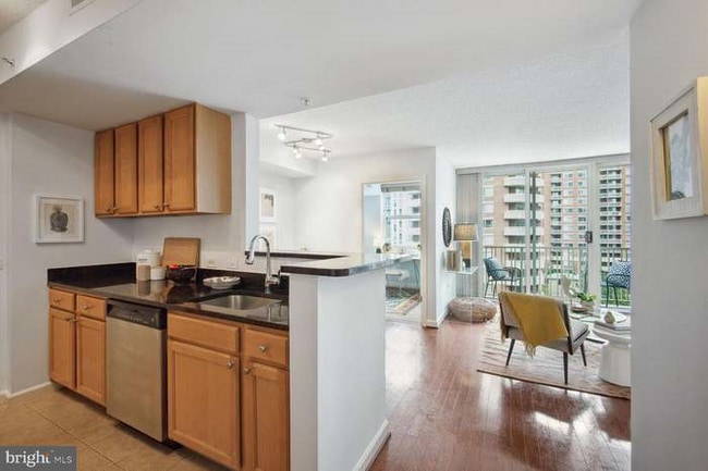 Photo - 880 N Pollard St Unit 723