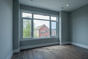 3 habitaciones, 2 baños - 1700 pies cuadrados - Sala de estar