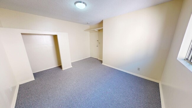 Building Photo - Beautiful Dormitory Style Housing Available Unit 3 - 2nd floor Rental