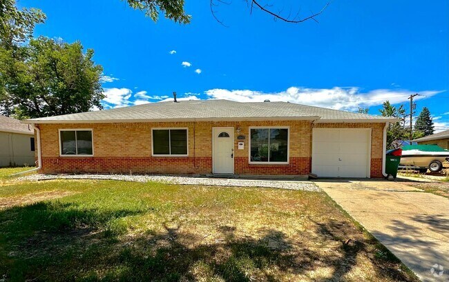 Building Photo - Huge Backyard! Rental