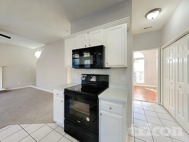 Photo - 1606 Oak Knoll Ln