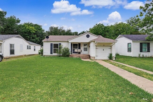 Photo - Charming 3-Bedroom Home in Sherman Available NOW!