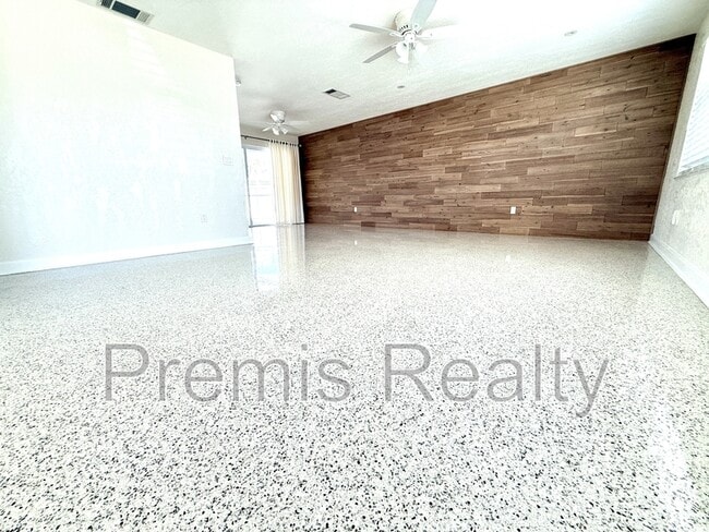 Photo - 2192 Louisa Dr