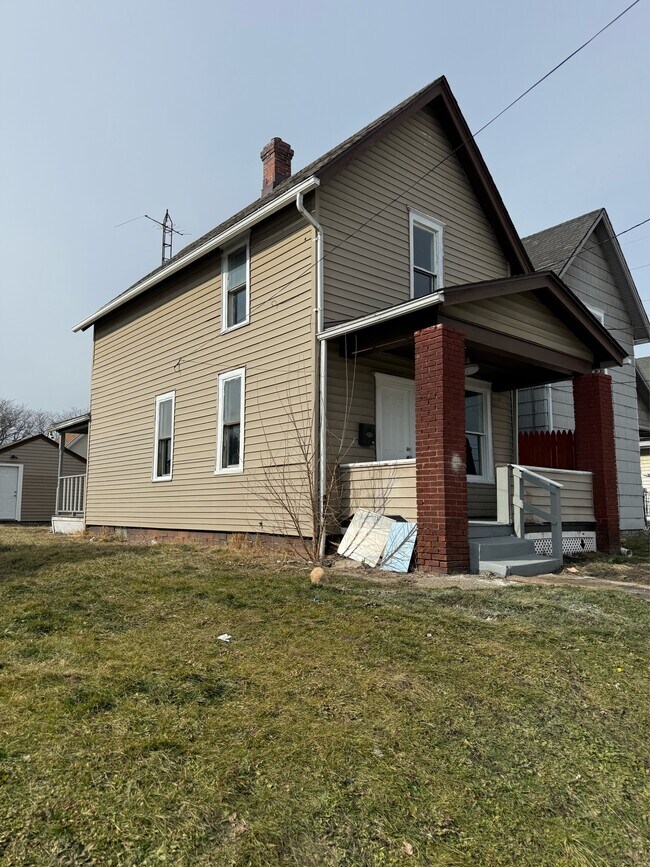Photo - 1511 Stark Ave SW
