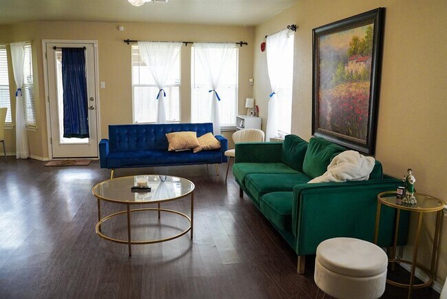 Photo - 1100 Double File Trail