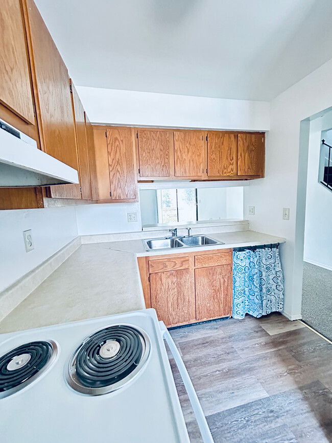 First Floor Kitchen - 950 Edgar Dr Rental