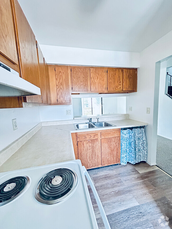 First Floor Kitchen - 950 Edgar Dr Rental