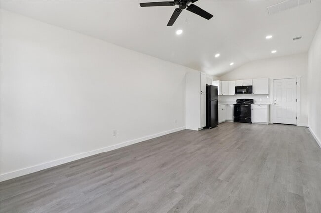 Photo - 1087 Schubert Ln