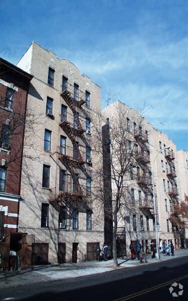 2335 Crotona Ave - 2335 Crotona Ave Apartments