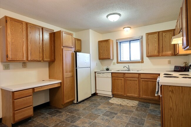 Fargo, ND Parkwest Gardens Apartment | Kitchen