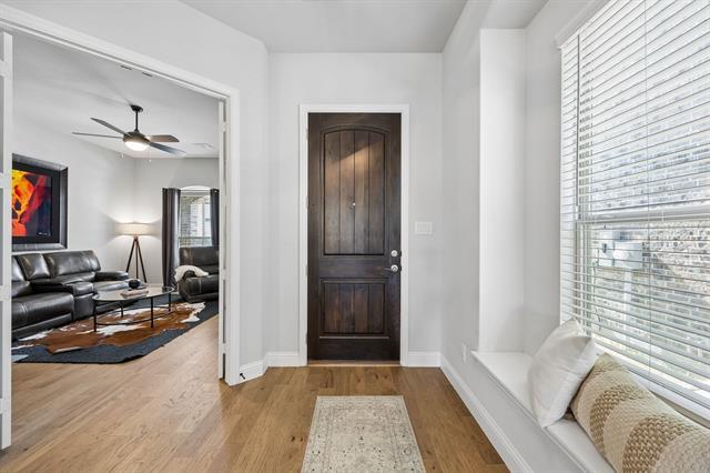 Photo - 406 Worthing Way