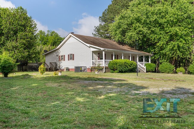 Photo - Spacious Country Home in Convenient La Crosse Location