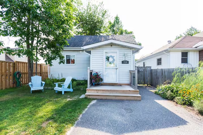Building Photo - 713 Lakeshore Dr