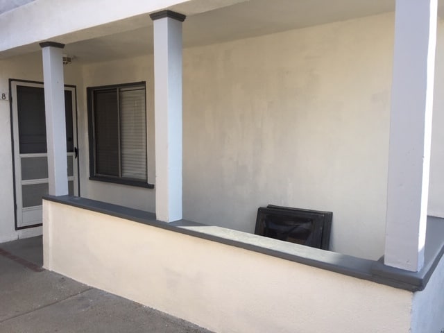 entrada con sentarse en porche - 4118 Mercury Ave Unidad A