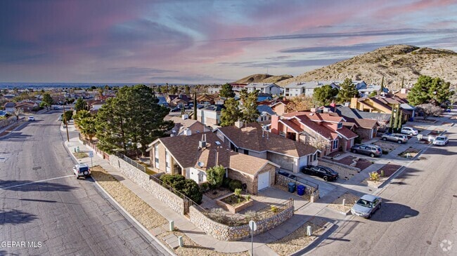 Building Photo - 801 Derrickson Dr Rental