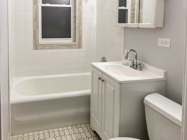 Photo - 3709 N Sheffield Ave Unit 407