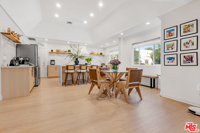 Photo - 367 S Oak Ave