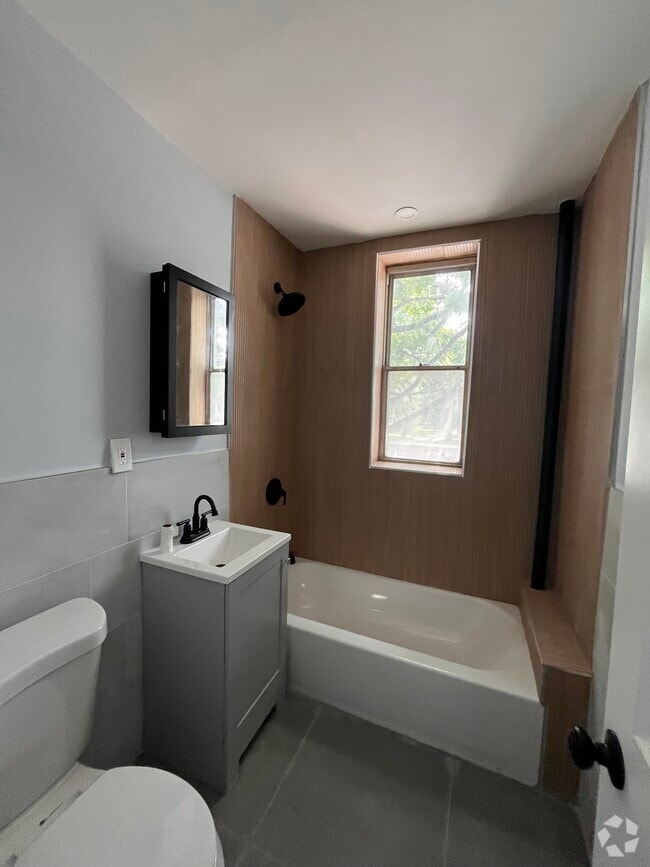 Building Photo - 121 Manhattan Ave Unit 3 Rental