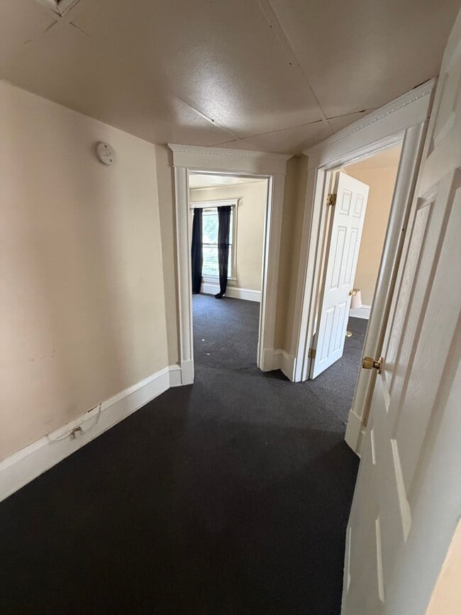 1527 N Main St Unit 2