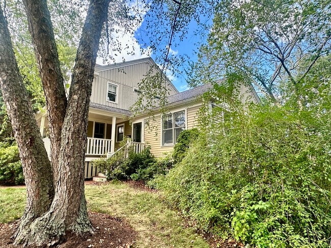 Building Photo - 19 Beech Glen St Unit 17