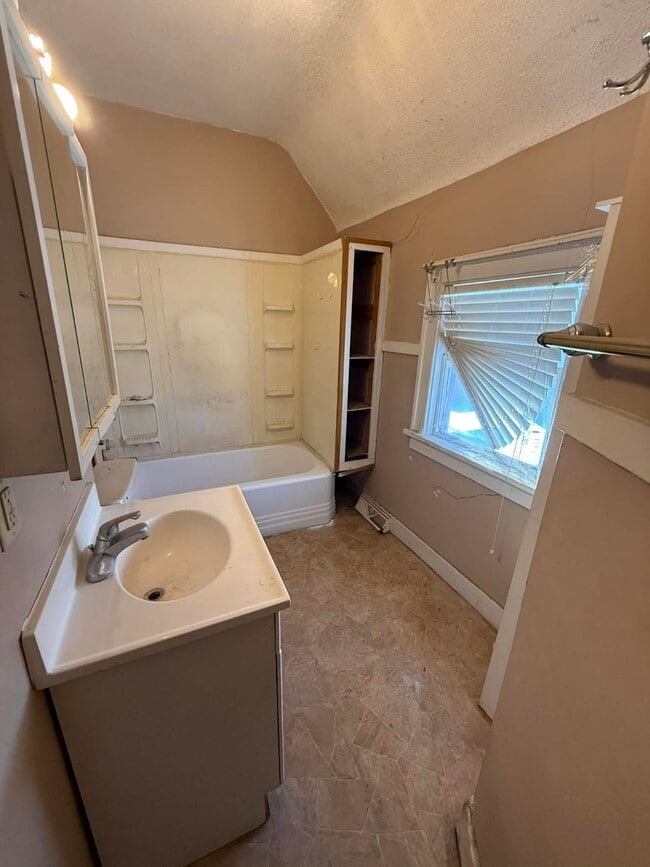 Photo - 116 Allen St