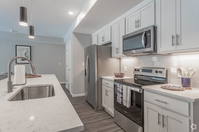 2BD, 2BA - 1.625SF - Grosvenor Place