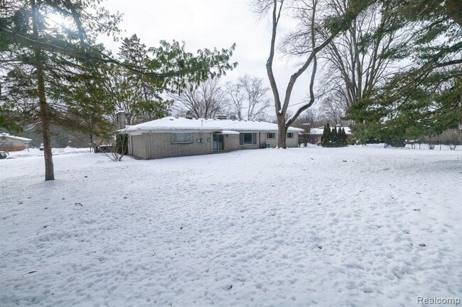 Photo - 851 Helston Rd