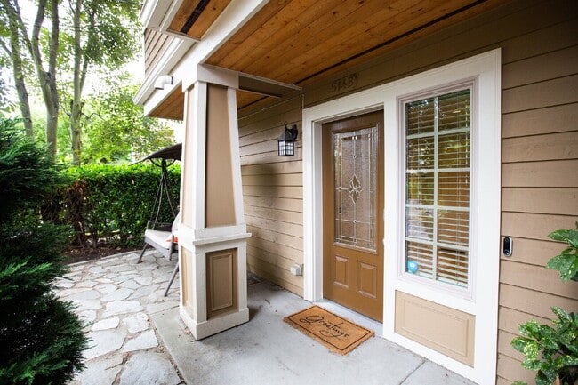 Gorgeous 3-Bed Capitol Hill Townhome with A/C, Garage & Partial Furnishings!- Available NOW FOR RENT