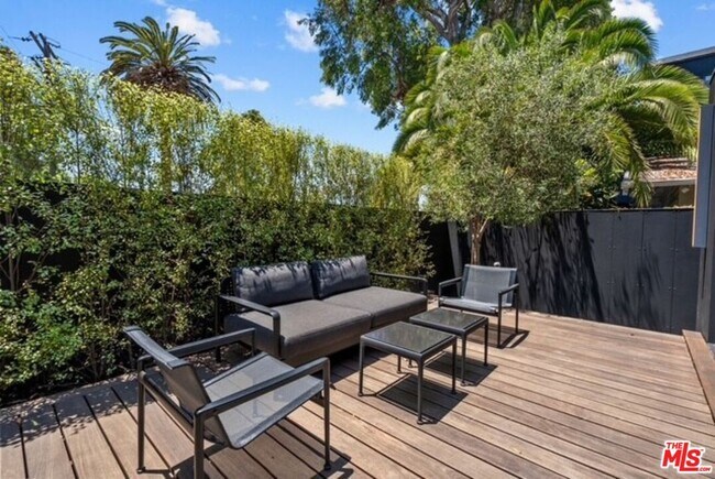 Photo - 1527 Cabrillo Ave