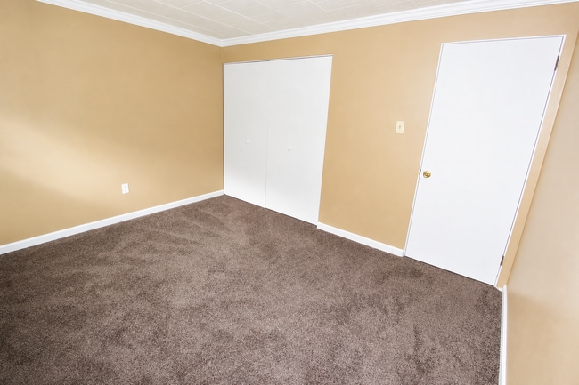 Photo - FIFTH ST-231/233 -- 206