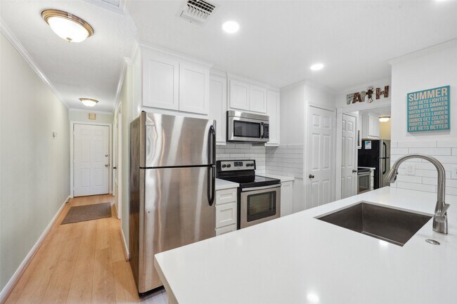 Photo - 801 River Rd