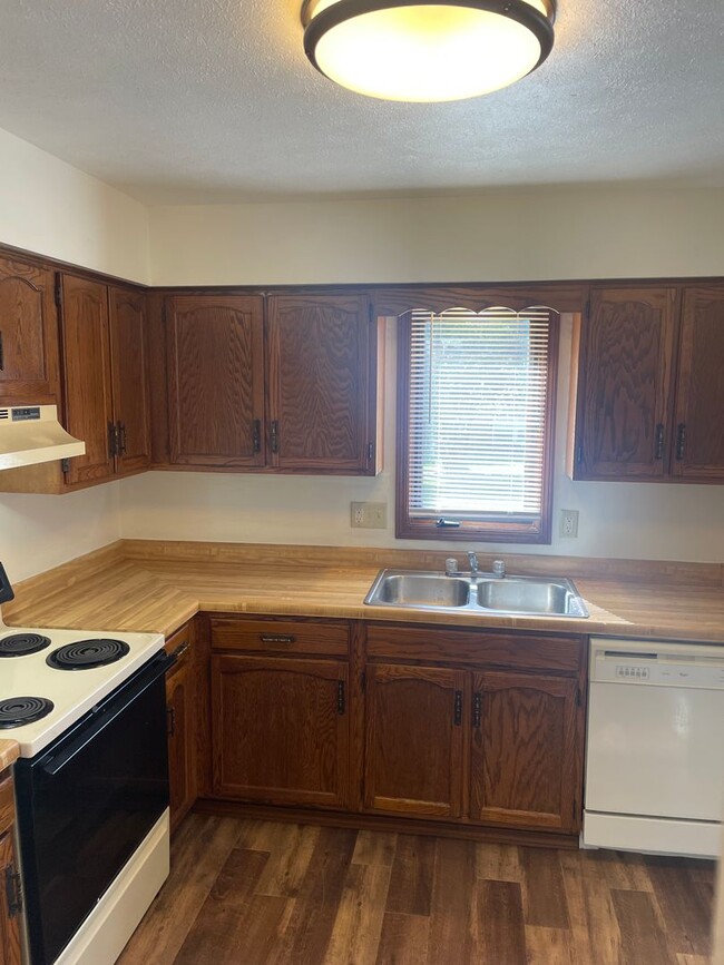 Photo - Immaculate Updated 2 Bedroom 1 bathroom