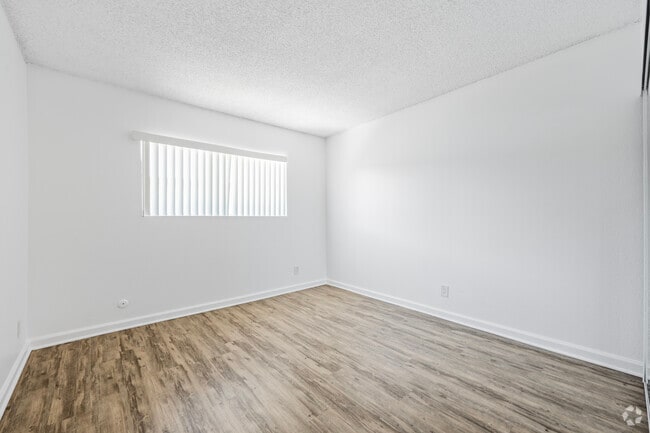 2BR, 2BA - 1200SF - Primary Bedroom