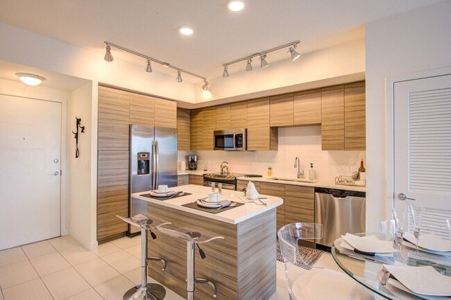 Our chef-inspired kitchens feature designer finishes and stainless steel appliances. - Windsor at Pembroke Gardens