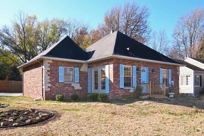Building Photo - 2 Blocks from MERCY HOSPITAL! FULLY FU... Rental