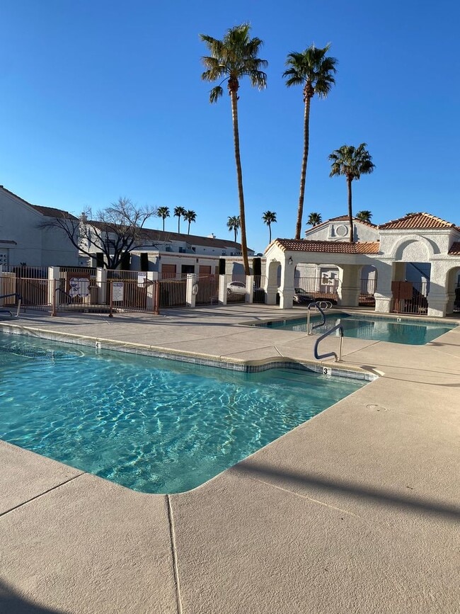 Building Photo - Americana Property Mgmt - Condo 2b - 2b in...