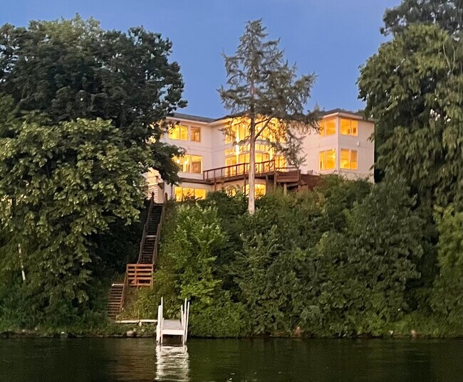 Photo - 2873 Cambridge Ln