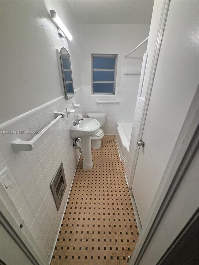 Photo - 624 NE 7th Ave Unit 3