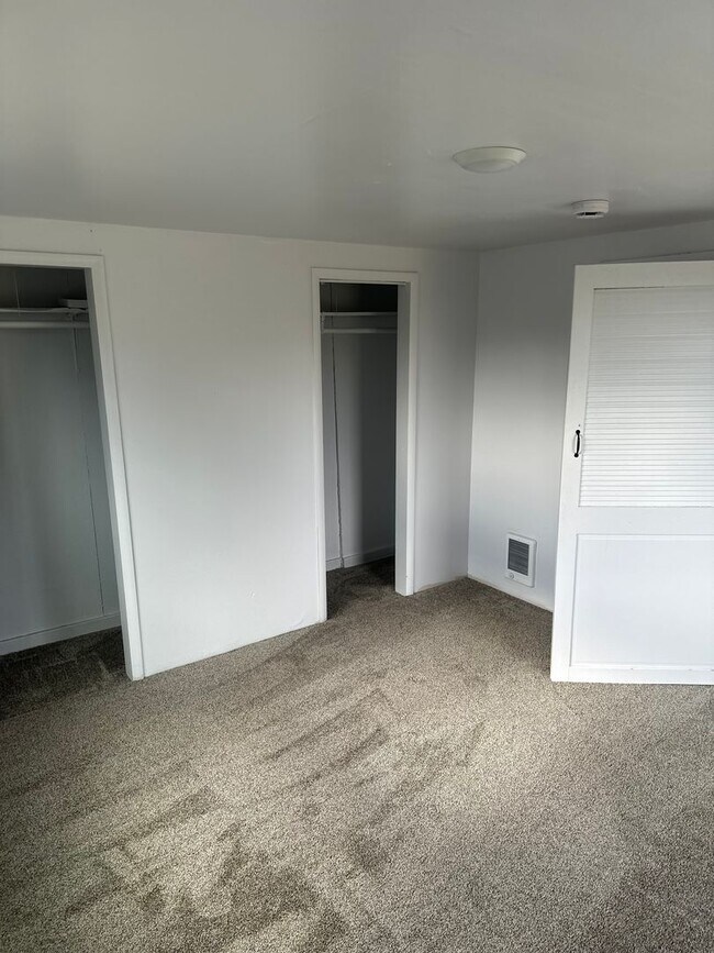 Photo - 3 Bedroom, 1 Bathroom Home - Newly Renovated